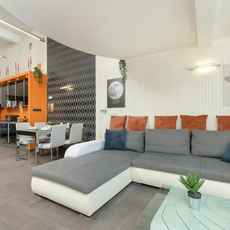 Przyszlosci Z Dwiema Sypialniami W Krakowie By Renters * Kraków