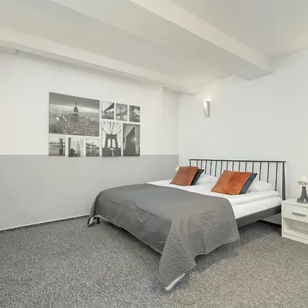 Apartment Przyszlosci Z Dwiema Sypialniami W Krakowie By Renters