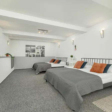 Apartment Przyszlosci Z Dwiema Sypialniami W Krakowie By Renters