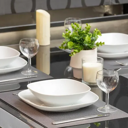 Apartment Przyszlosci Z Dwiema Sypialniami W Krakowie By Renters *