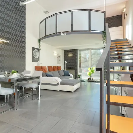 Apartment Przyszlosci Z Dwiema Sypialniami W Krakowie By Renters *