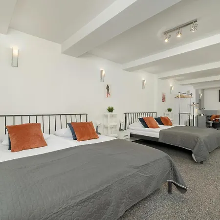 Przyszlosci Z Dwiema Sypialniami W Krakowie By Renters Apartment Krakow