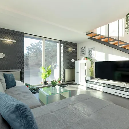 Przyszlosci Z Dwiema Sypialniami W Krakowie By Renters * Krakow